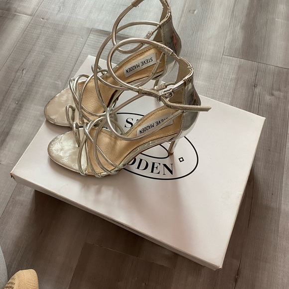 Steve Madden Silver Heels !! - Picture 2 of 4